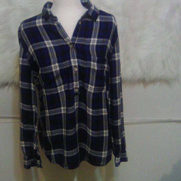 American Eagle Outfitters Tops - Flannel shirt
